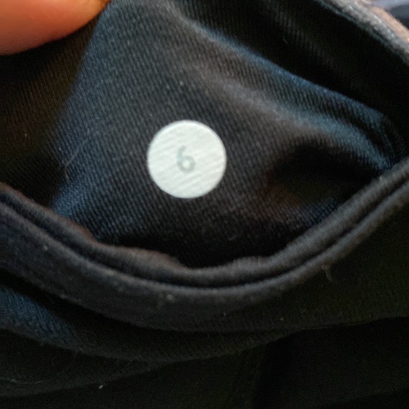 LULULEMON GROOVE CROP PANTS REVERSABLE TO BLACK FITTED CAPRI SZ 6 - Picture 10 of 11